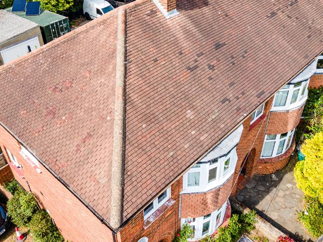 How to Tell If Your Roof Needs Replacing You may need a new roof if you notice missing or cracked tiles, ongoing leaks, sagging sections, storm damage, or if the roof is nearing the end of its lifespan. In the UK, harsh weather, ageing materials, and visible signs of damage often indicate replacement is necessary.